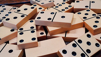 DOMINOES