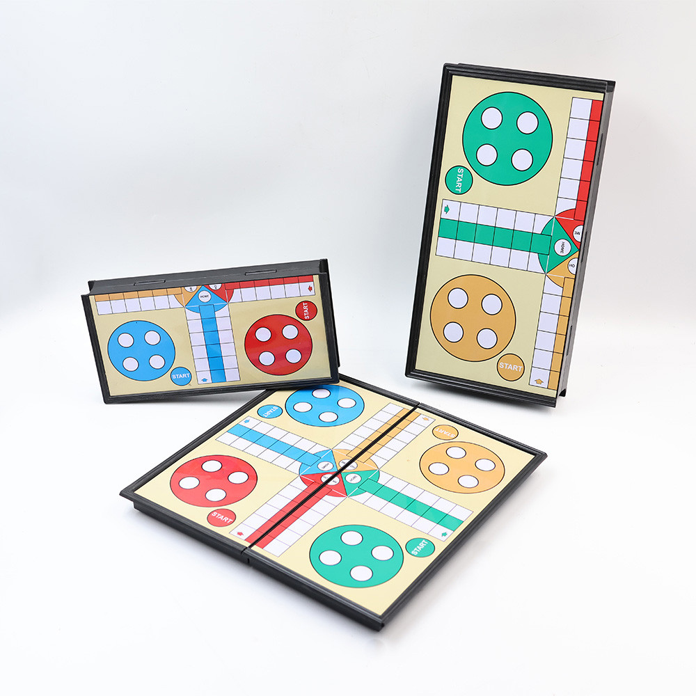 PLASTIC CHESS CHECKER
