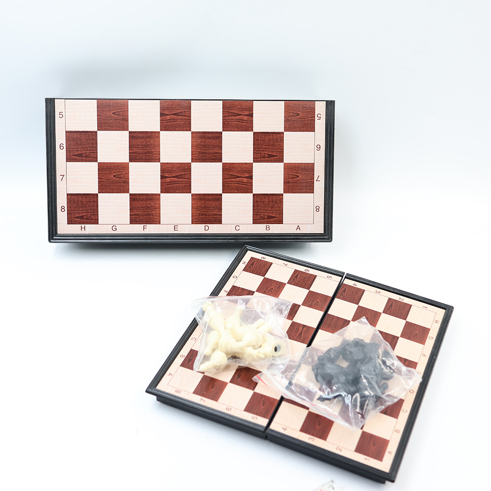 PLASTIC CHESS CHECKER