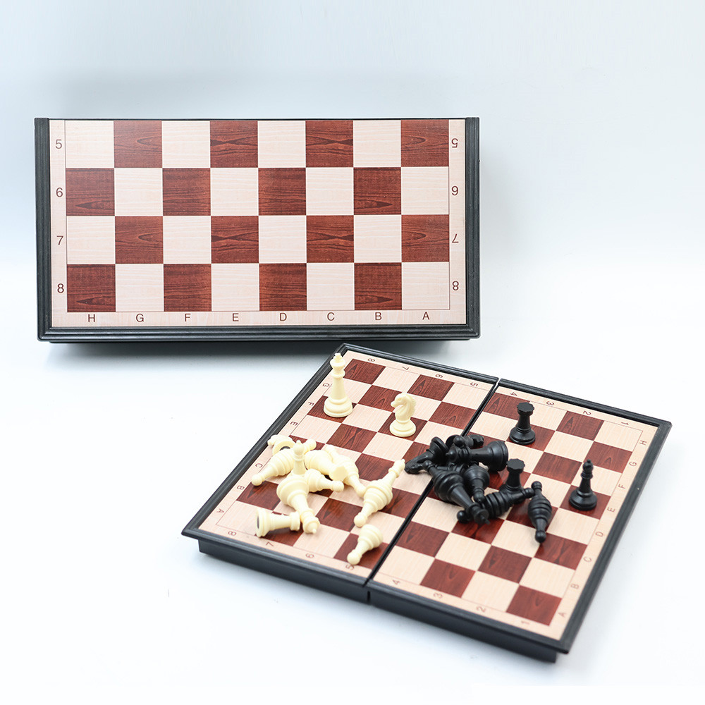 PLASTIC CHESS CHECKER